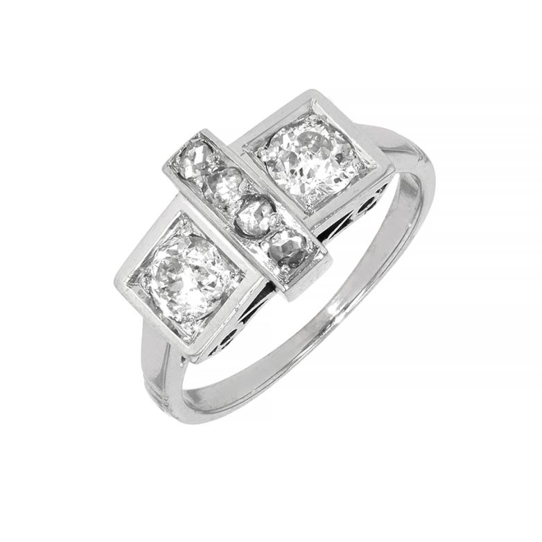 Acheter Bague ancienne diamants 0.68 carat or blanc et platine 4.43g Comme neuf - 1300,00 € Bague ancienne diamants 0.68 carat or blanc et platine 4.43g Comme neuf - reconditionné disponible sur Gemme Les Bijoux